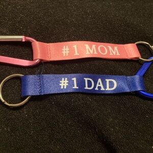 #1 Mom and Dad Keychain Set